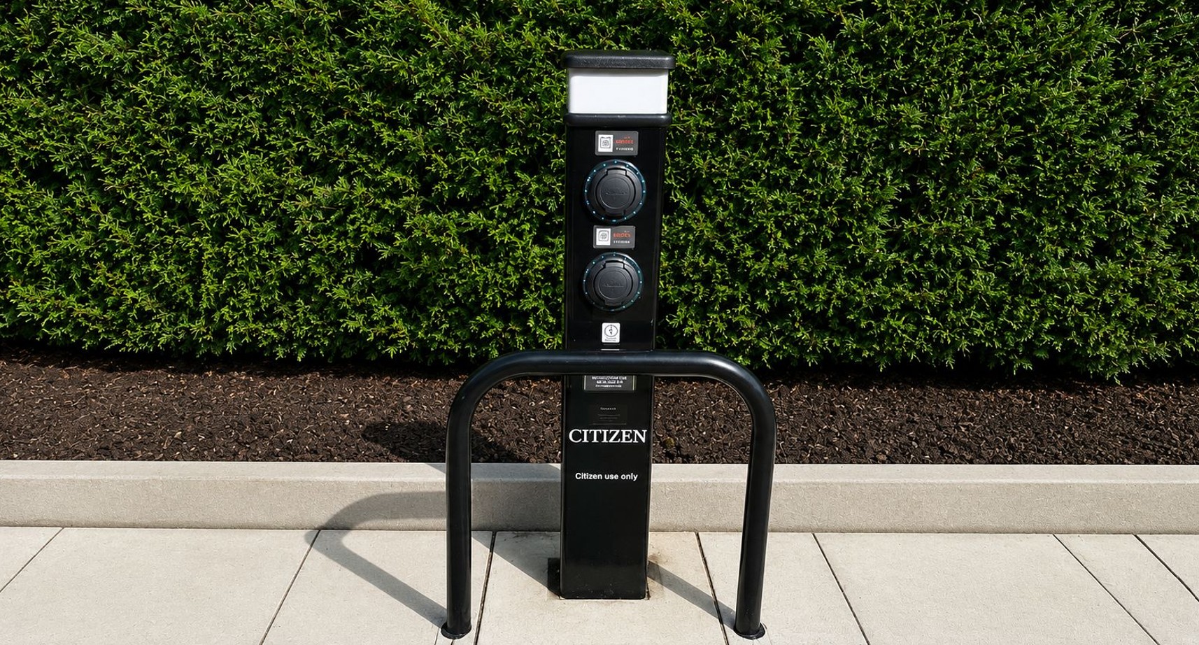 Rolec EV charger single unit installed at Capitol Building Bracknell — KARIUM bay